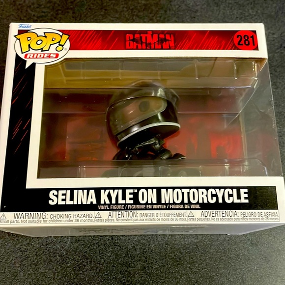 Pop! #281 Selina Kyle on Motorcycle - Picture 2 of 12